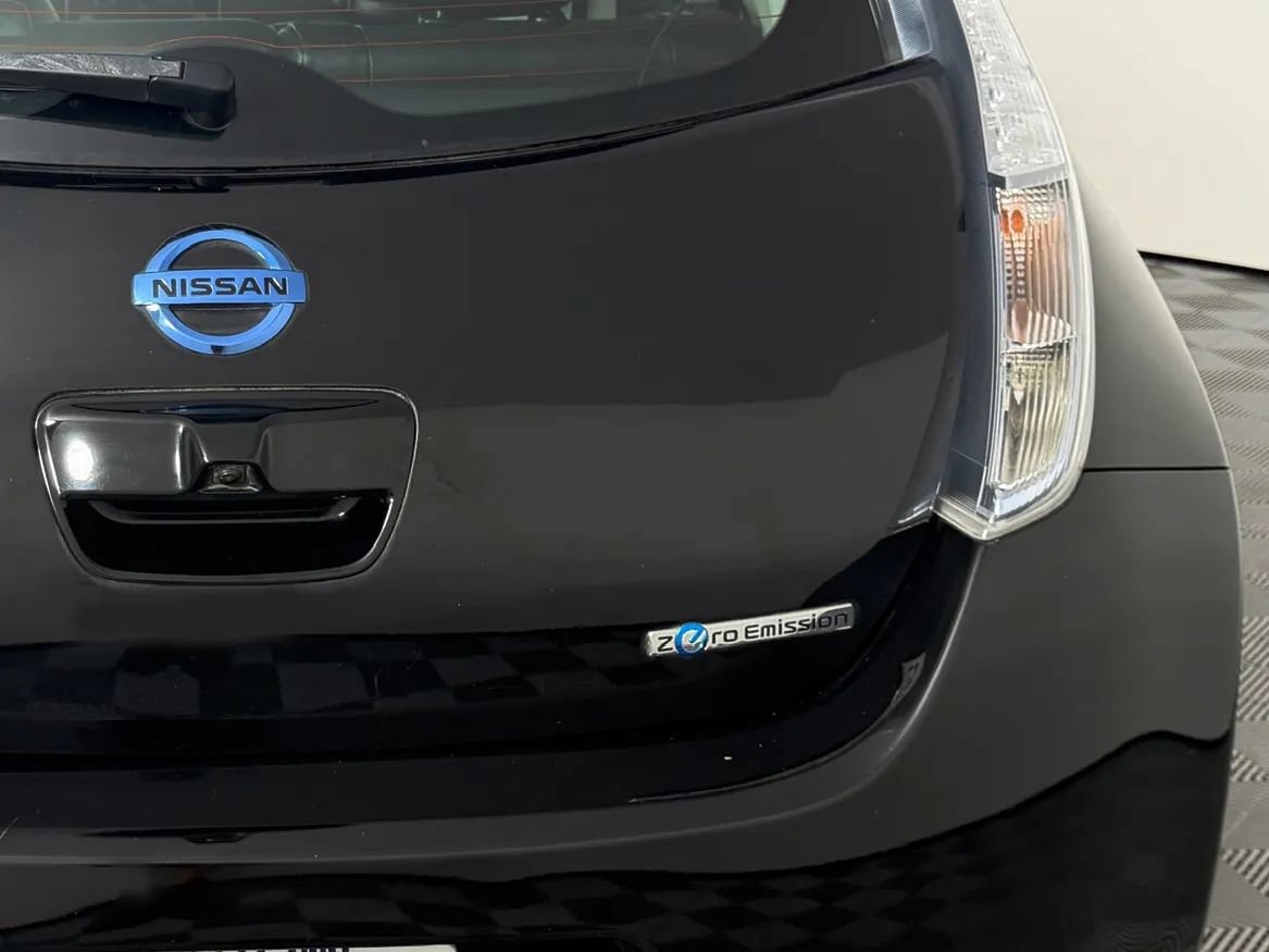 Used 2013 Nissan Leaf SL w/ Premium Pkg FWD image 24
