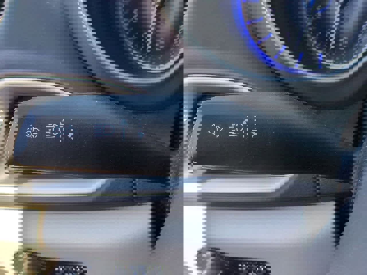 Used 2023 Chrysler Pacifica Touring-L image 26