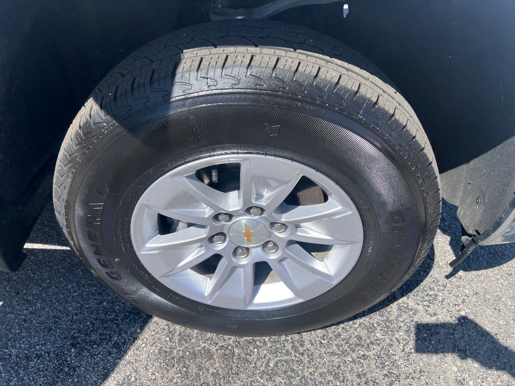 Used 2025 Chevrolet Silverado 1500 W/T image 40