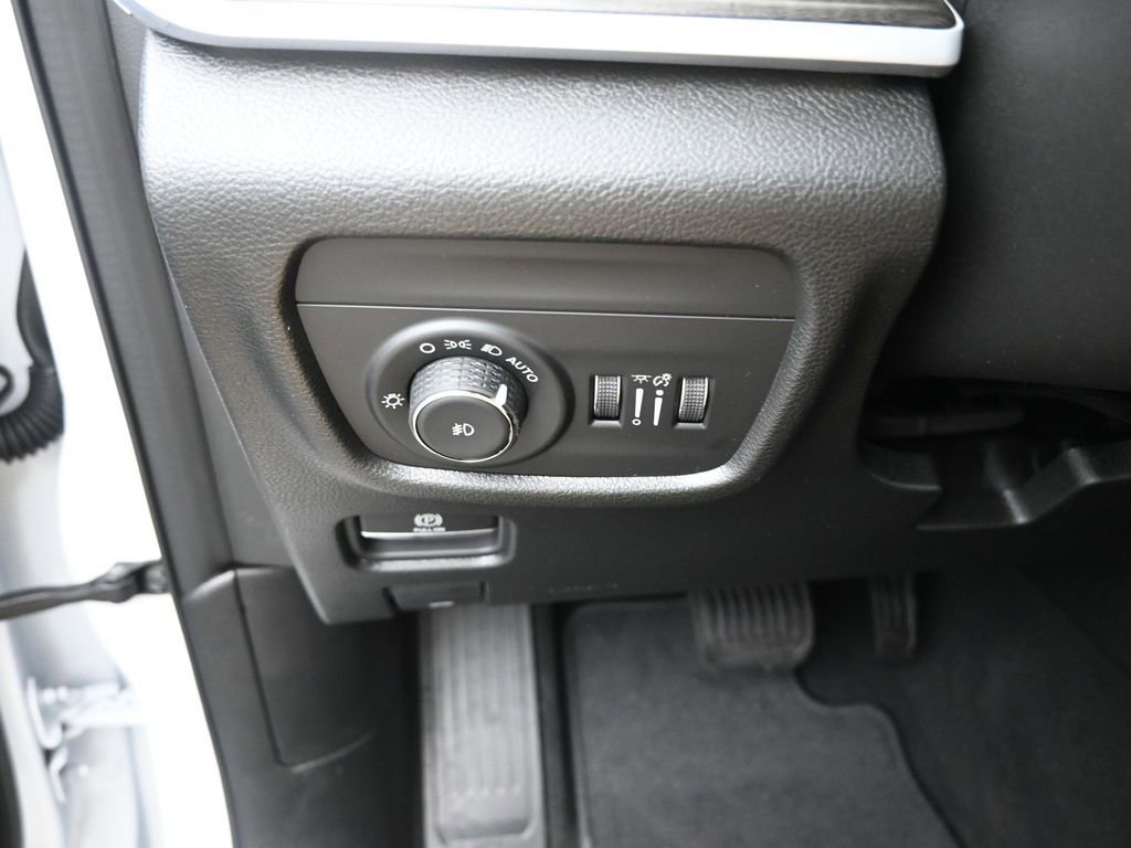 New 2025 Jeep Grand Cherokee L Limited image 35