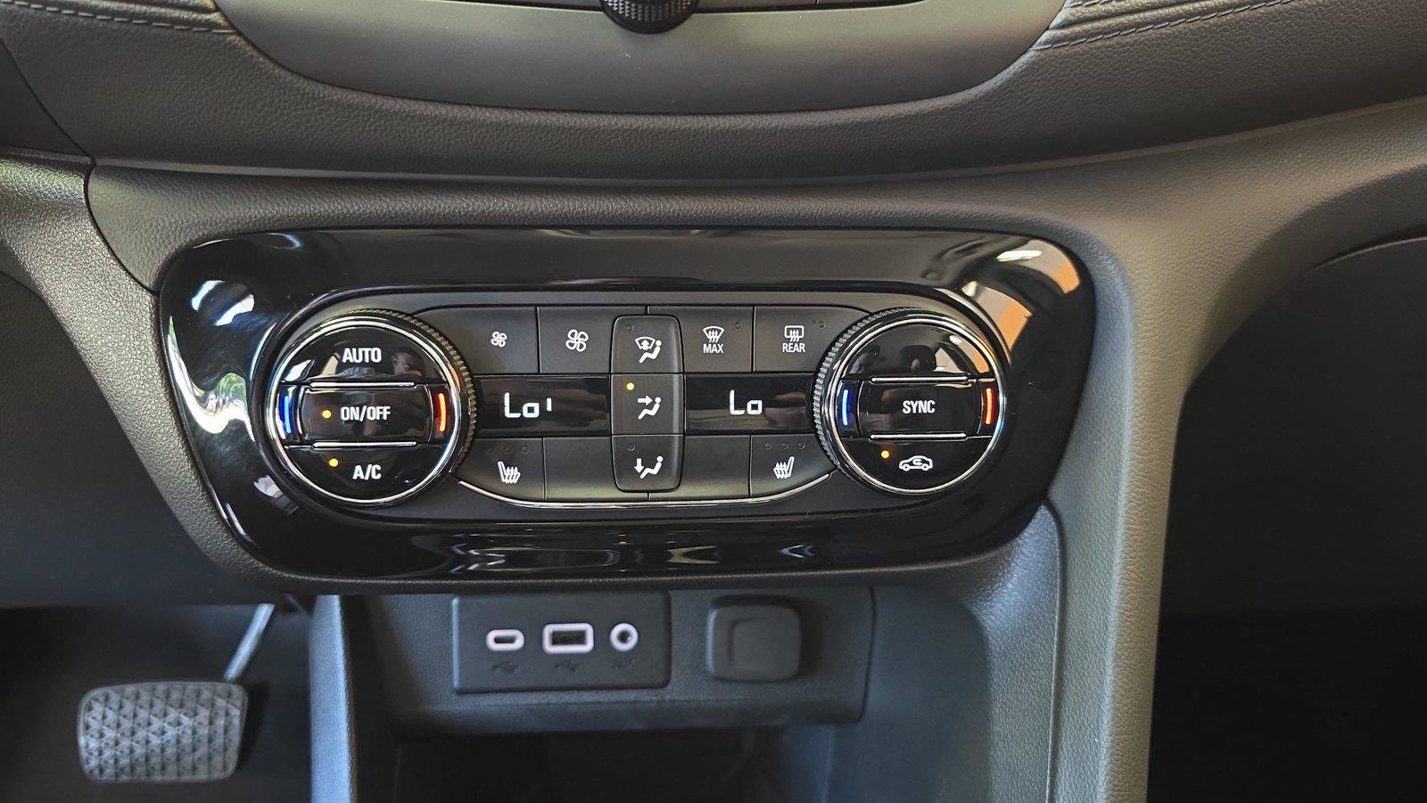 Used 2022 Buick Encore GX Select FWD image 23