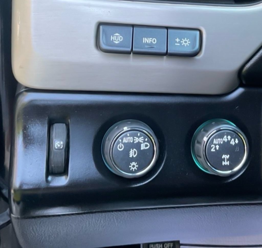 Used 2019 GMC Yukon Denali w/ Denali Ultimate Package AWD/4WD image 25