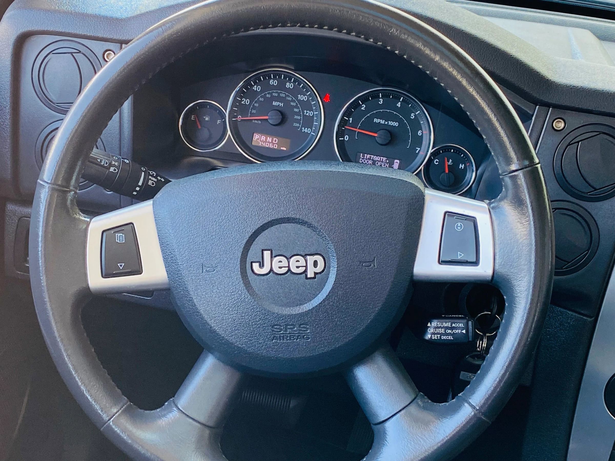 Used 2010 Jeep Commander Sport w/ Sun/Sound Group RWD image 29