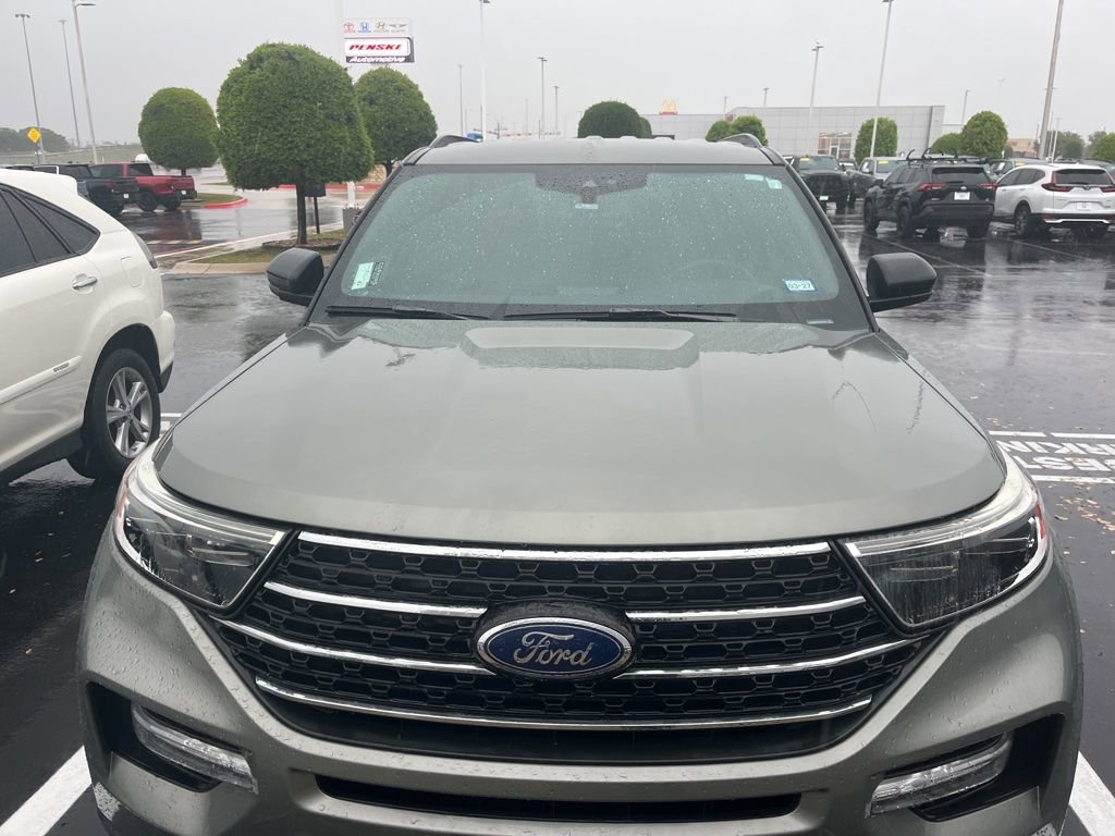 Used 2020 Ford Explorer XLT w/ Equipment Group 202A image 2