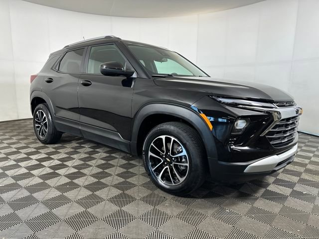 Used 2024 Chevrolet TrailBlazer LT image 2