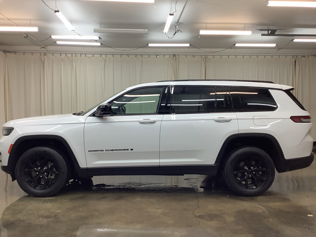 Used 2024 Jeep Grand Cherokee L Laredo image 9
