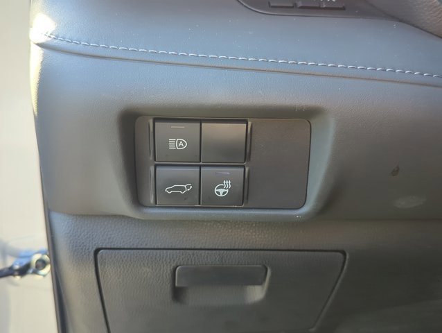 Used 2021 Toyota Highlander Limited image 12