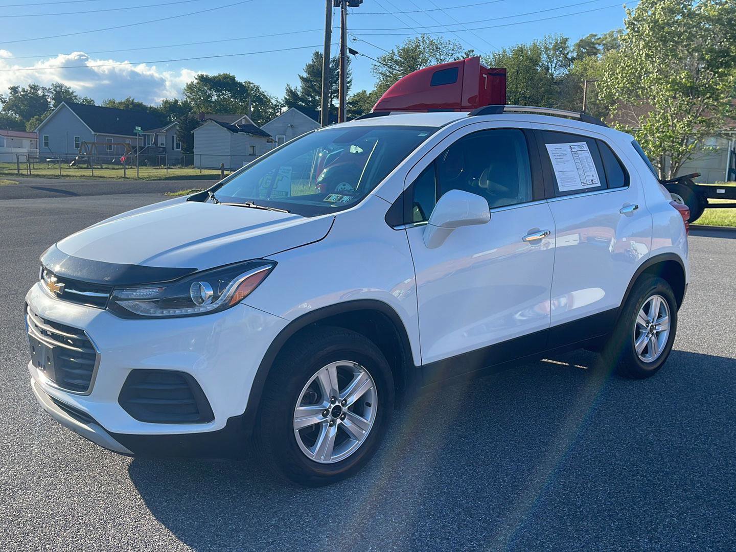 Used 2020 Chevrolet Trax LT w/ LT Convenience Package AWD/4WD image 3