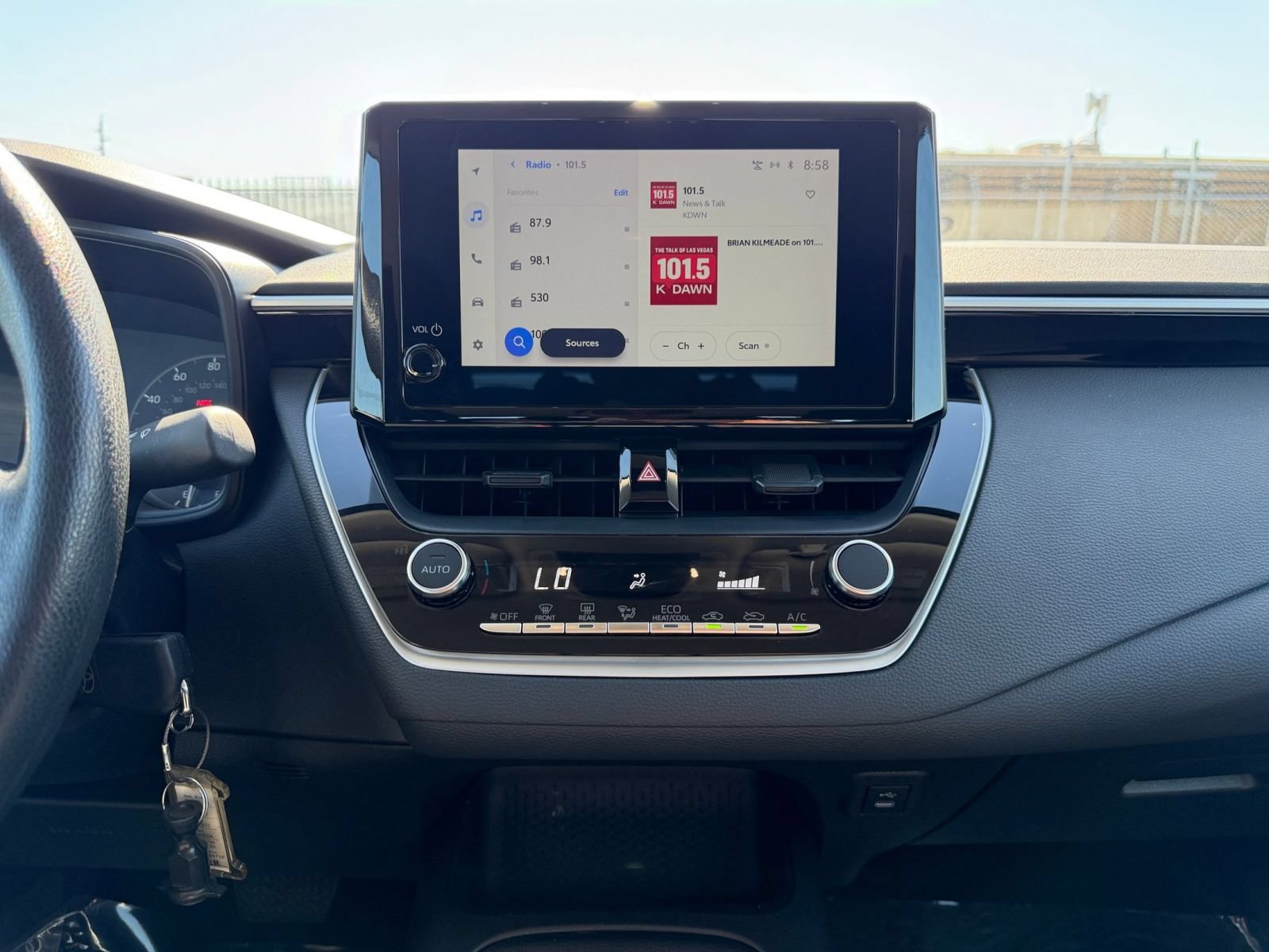 Used 2025 Toyota Corolla LE FWD image 17