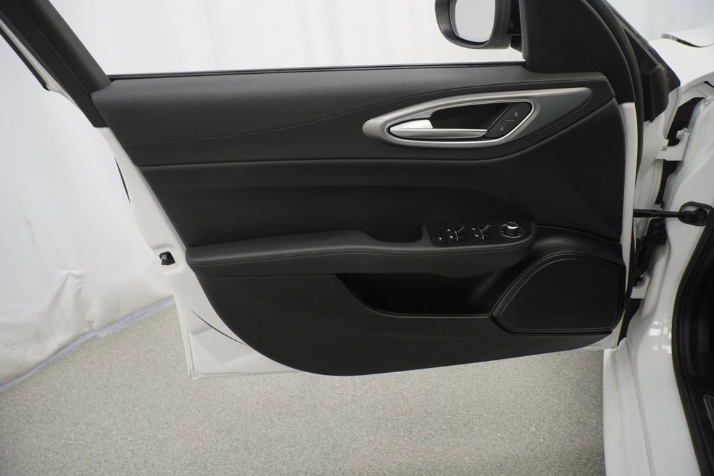 Used 2024 Alfa Romeo Giulia Ti w/ Active Assist Plus Package image 41