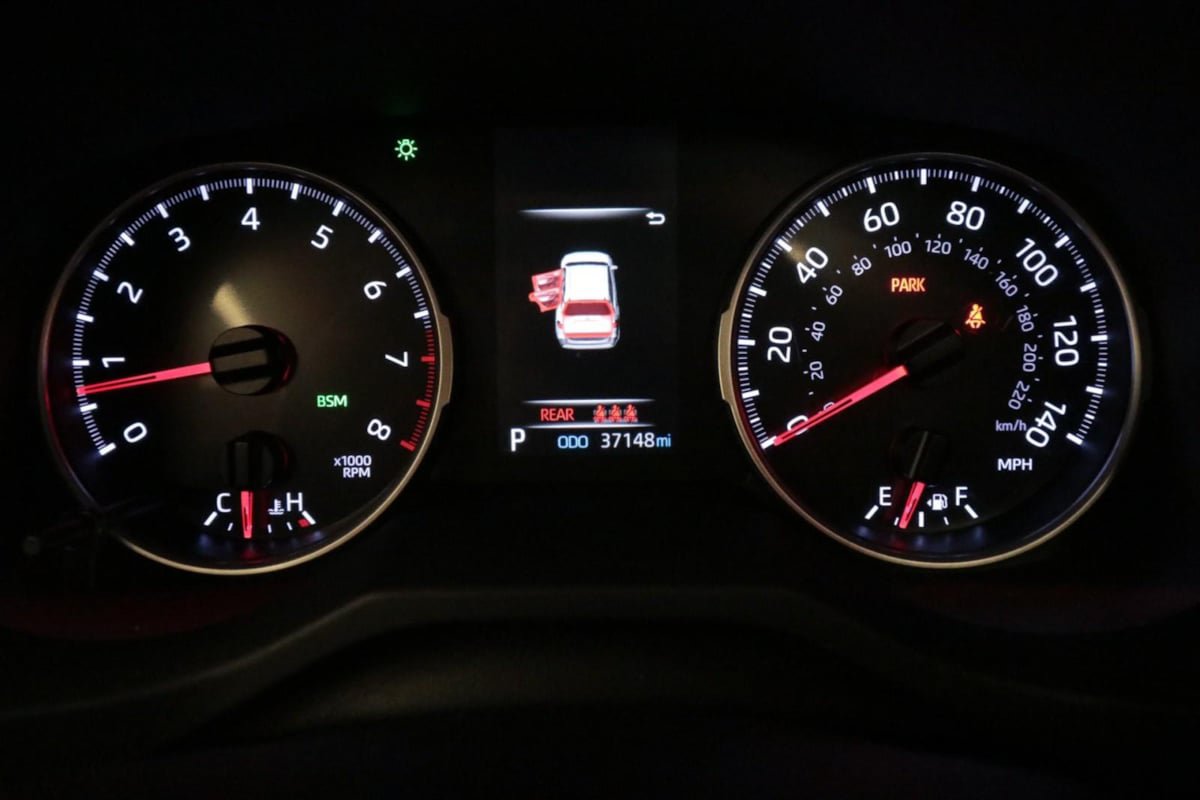 Used 2020 Toyota RAV4 XLE Premium FWD image 17