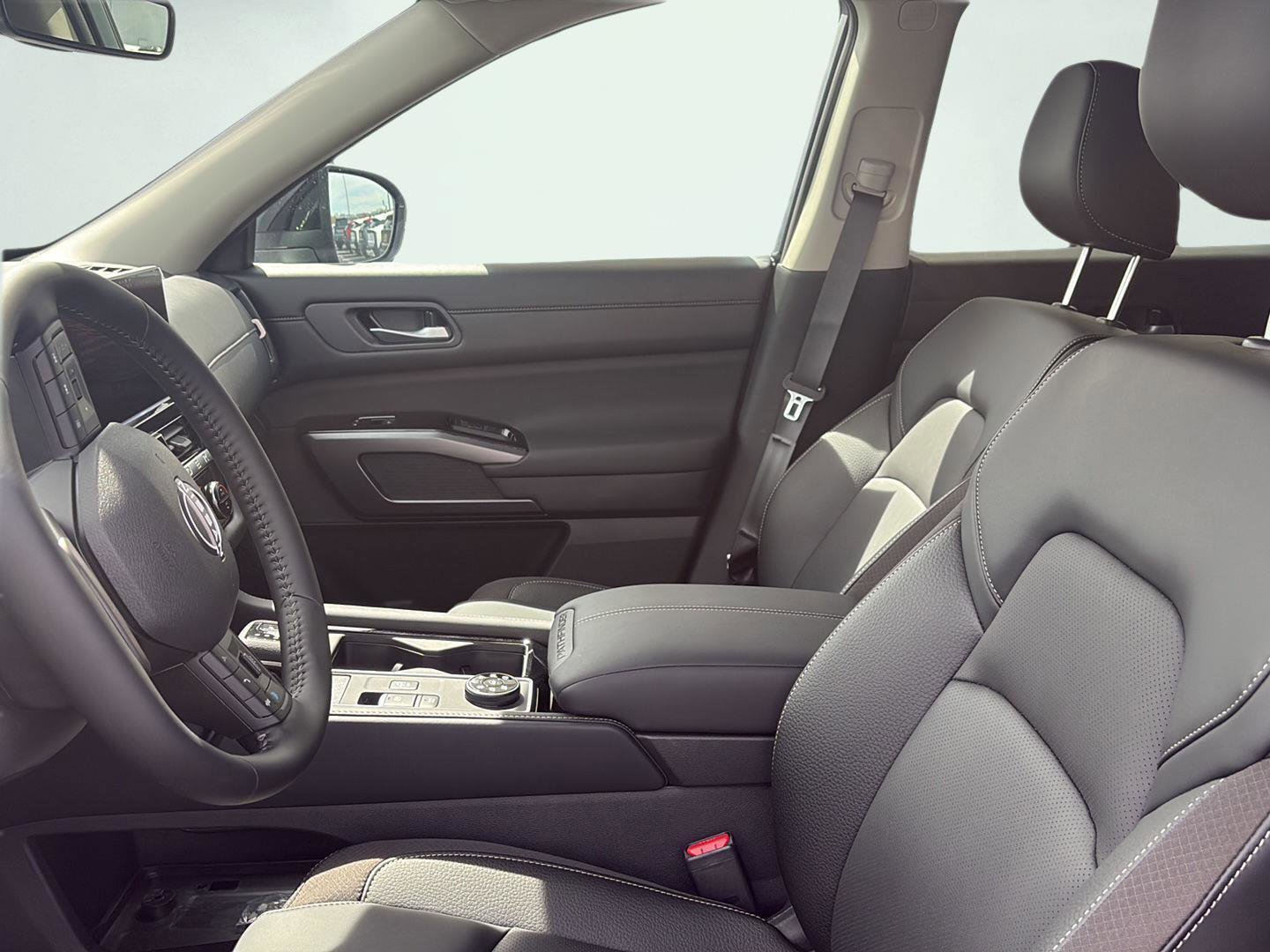 New 2026 Nissan Pathfinder SL AWD/4WD image 10