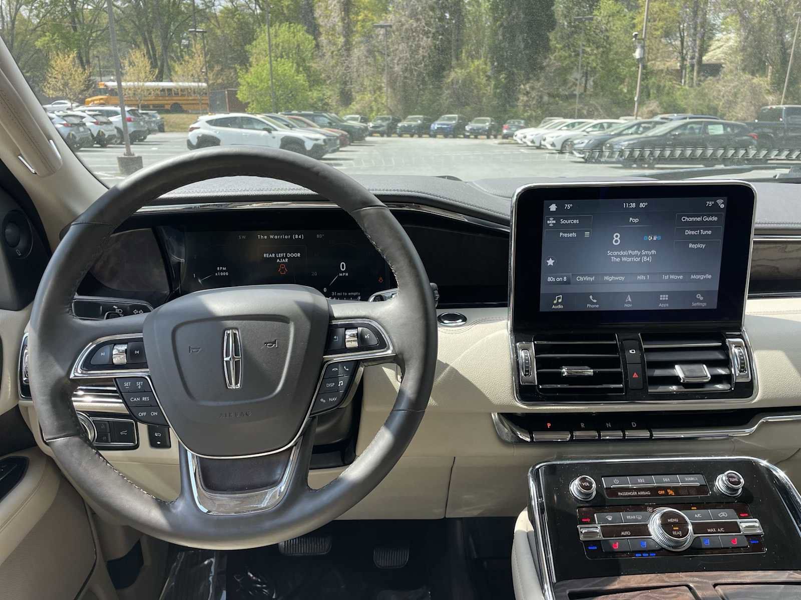 Used 2019 Lincoln Navigator Select image 9