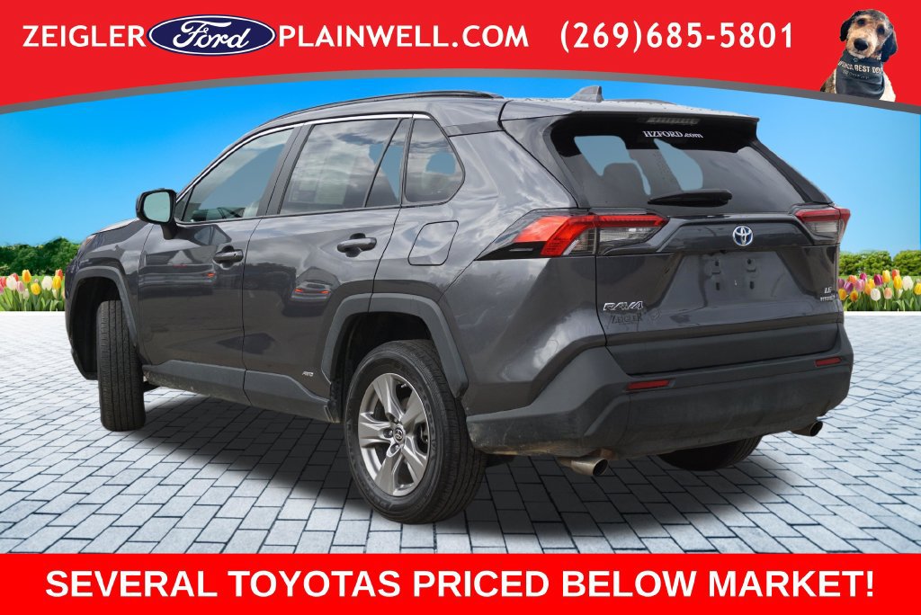 Used 2024 Toyota RAV4 LE AWD/4WD image 3
