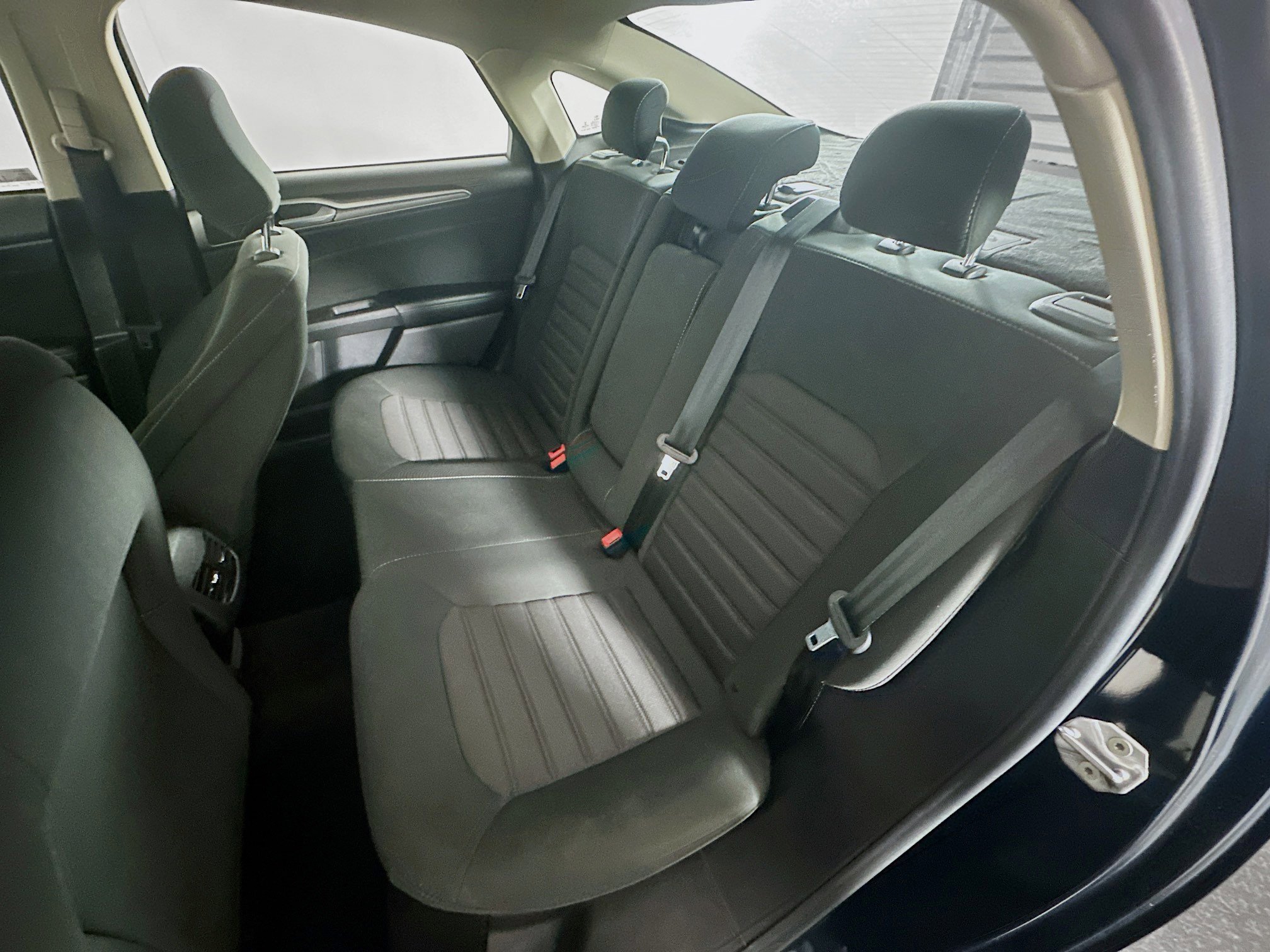 Used 2020 Ford Fusion SE FWD image 26