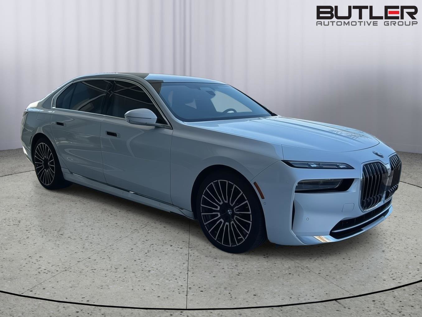 Used 2024 BMW i7 xDrive60 w/ Executive Package image 5