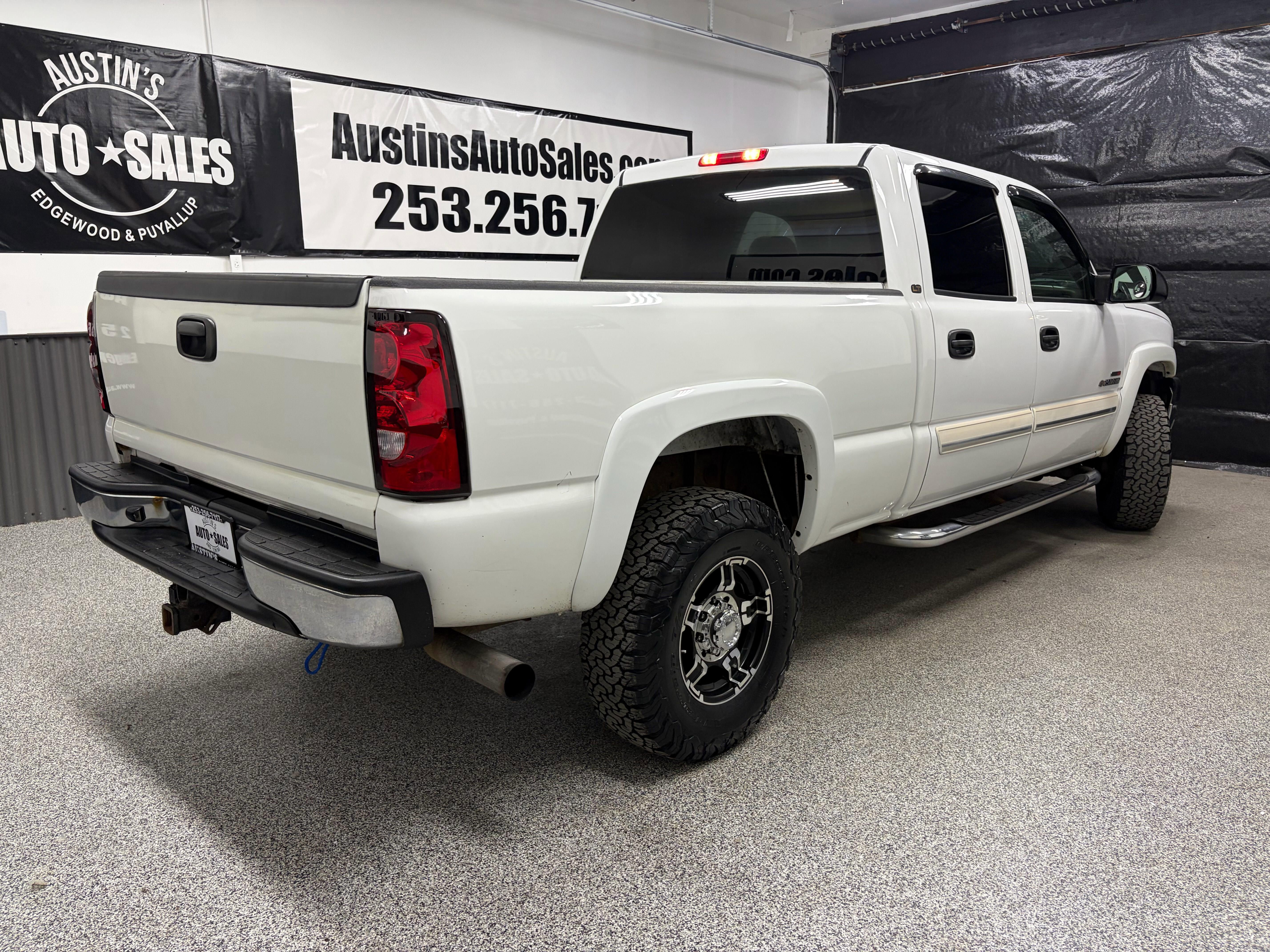 Used 2004 Chevrolet Silverado 2500 LT w/ Skid Plate Package AWD/4WD image 3