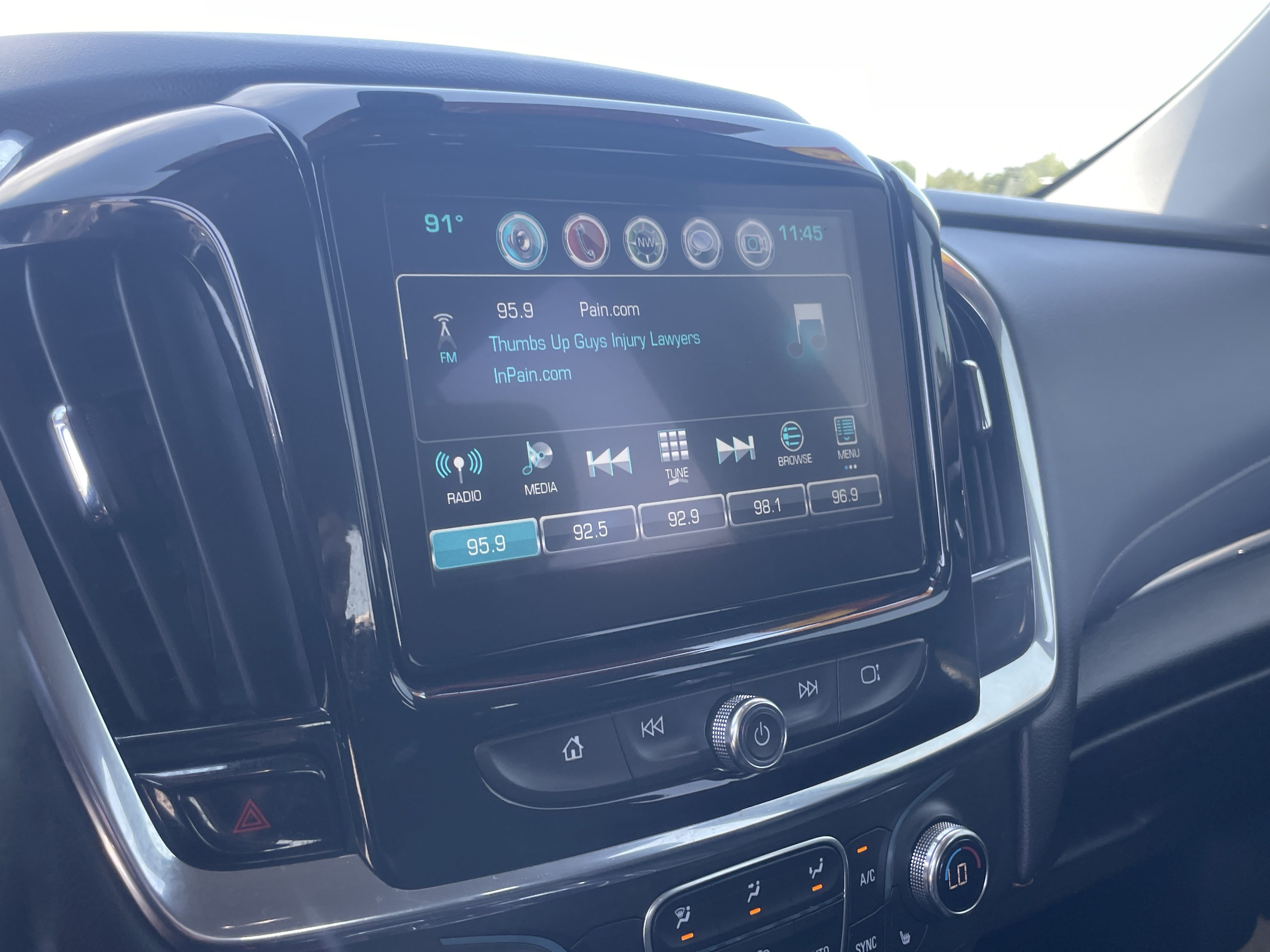 Used 2019 Chevrolet Traverse LT w/ LT Premium Package AWD/4WD image 23