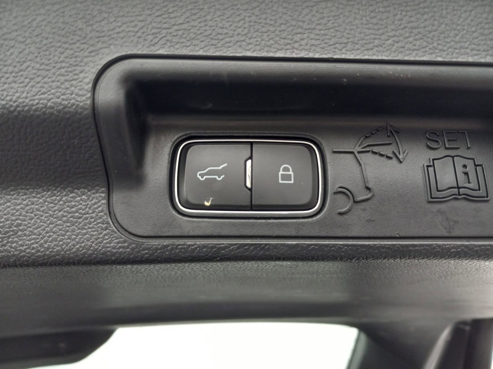 Used 2023 Ford Explorer XLT w/ Equipment Group 202A RWD image 13