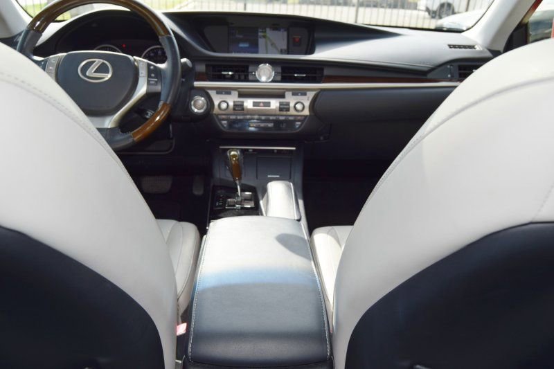 Used 2015 Lexus ES 350 w/ Luxury Package FWD image 28