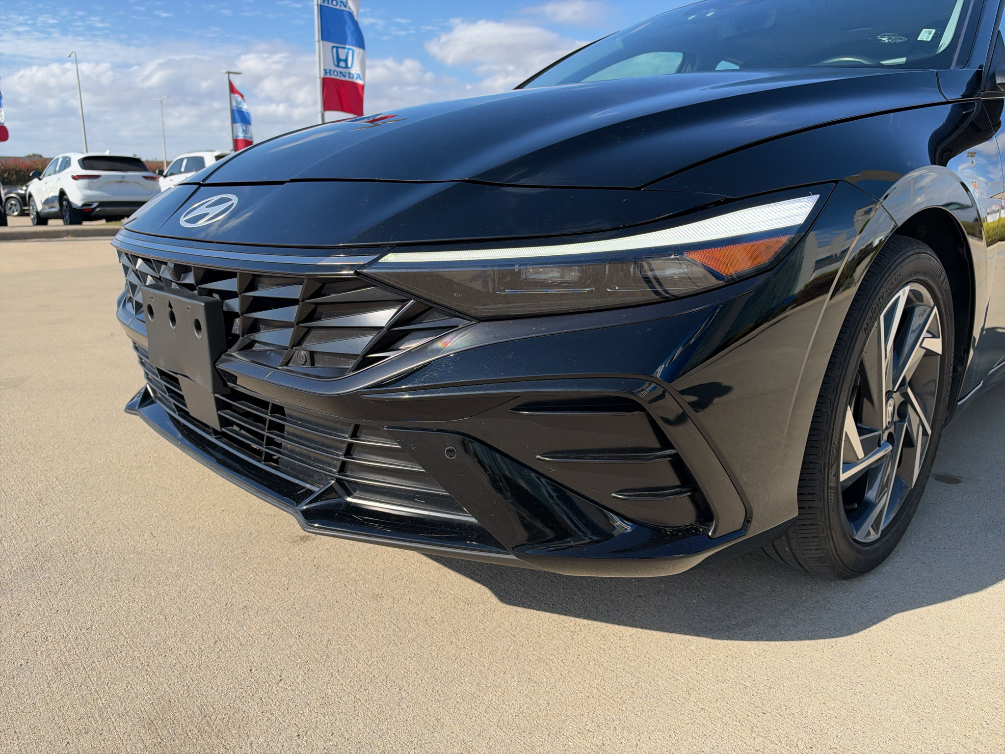 Used 2024 Hyundai Elantra Limited FWD image 9