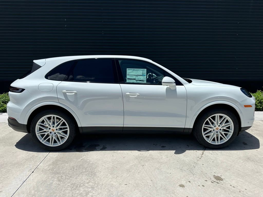 Used 2025 Porsche Cayenne image 8