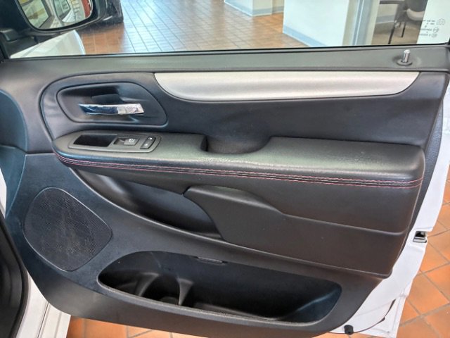 Used 2019 Dodge Grand Caravan GT image 28