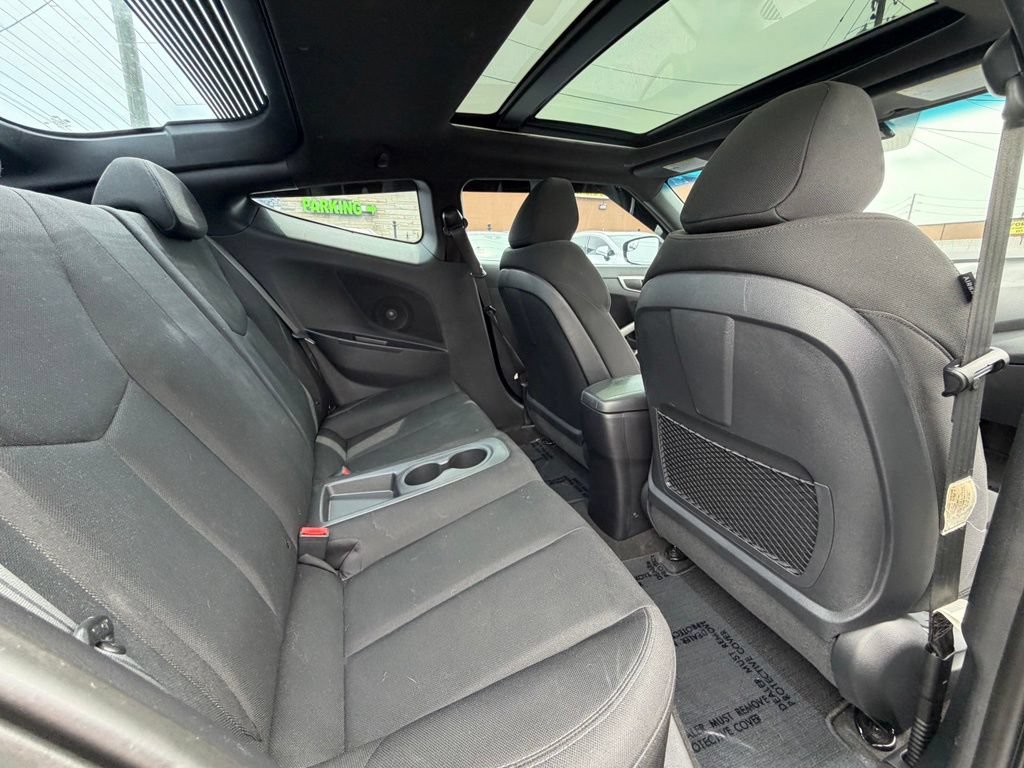 Used 2017 Hyundai Veloster Value Edition FWD image 20