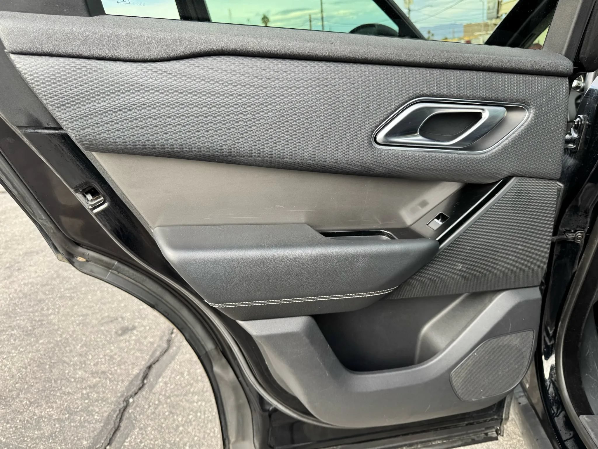 Used 2020 Land Rover Range Rover Velar S AWD/4WD image 16