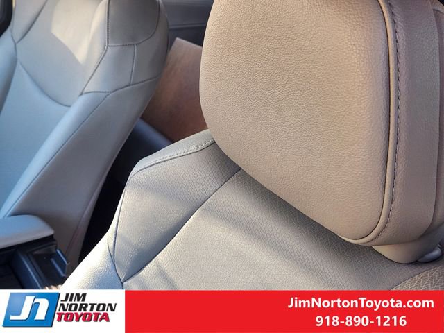 Used 2025 Toyota Sienna XLE image 17