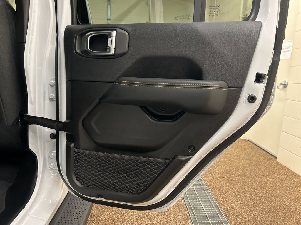 Used 2025 Jeep Wrangler Unlimited Sahara image 15