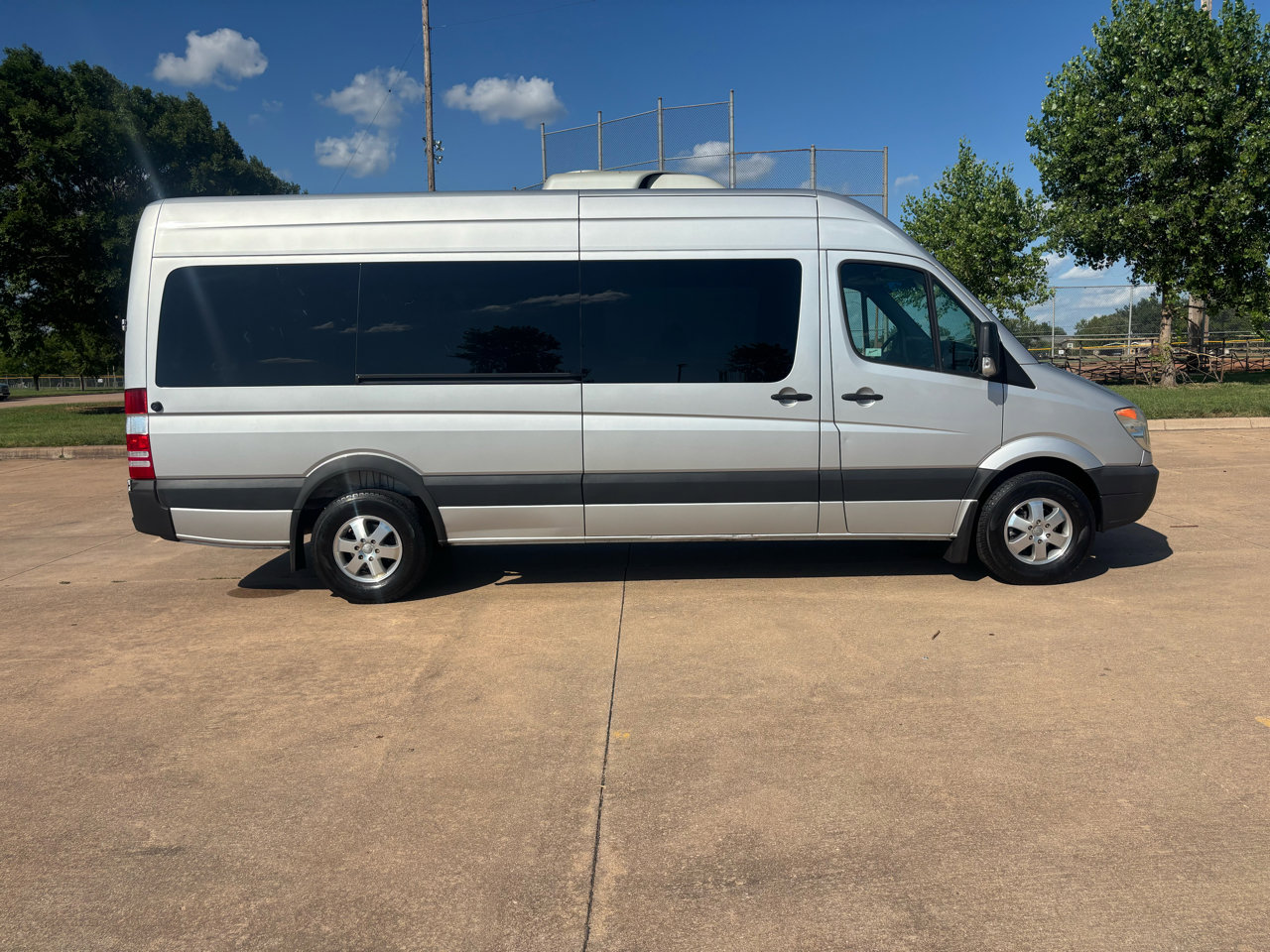 Used 2007 Dodge Sprinter 2500 w/ Cooling Group image 31