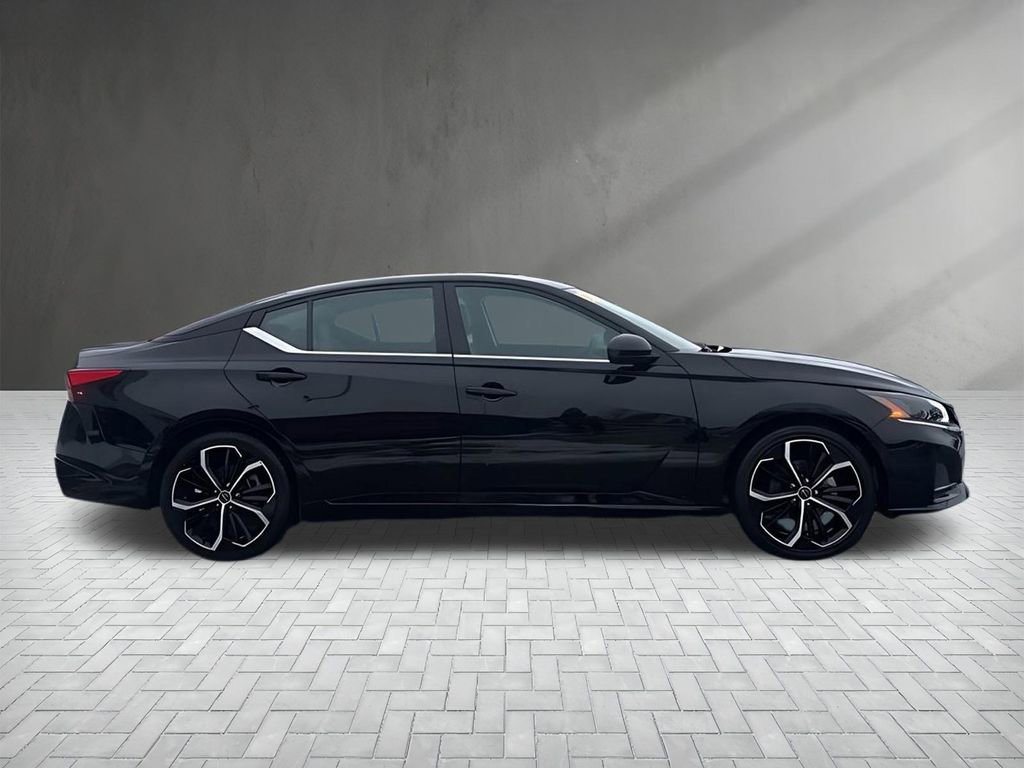 Used 2024 Nissan Altima 2.5 SR image 8