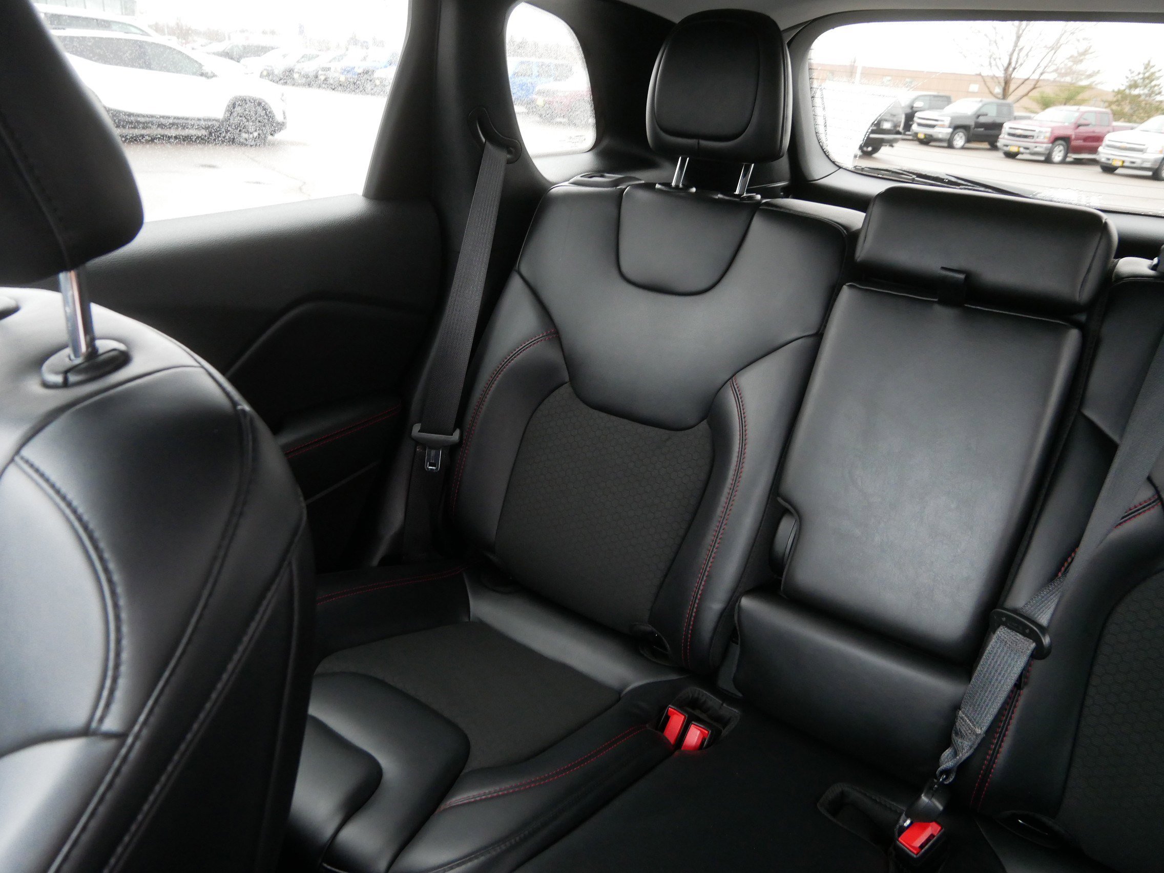 Used 2021 Jeep Cherokee Trailhawk image 12