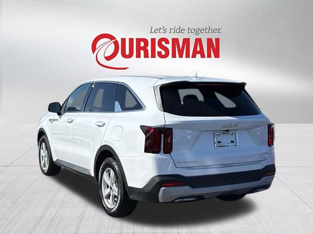 Used 2024 Kia Sorento LX image 4