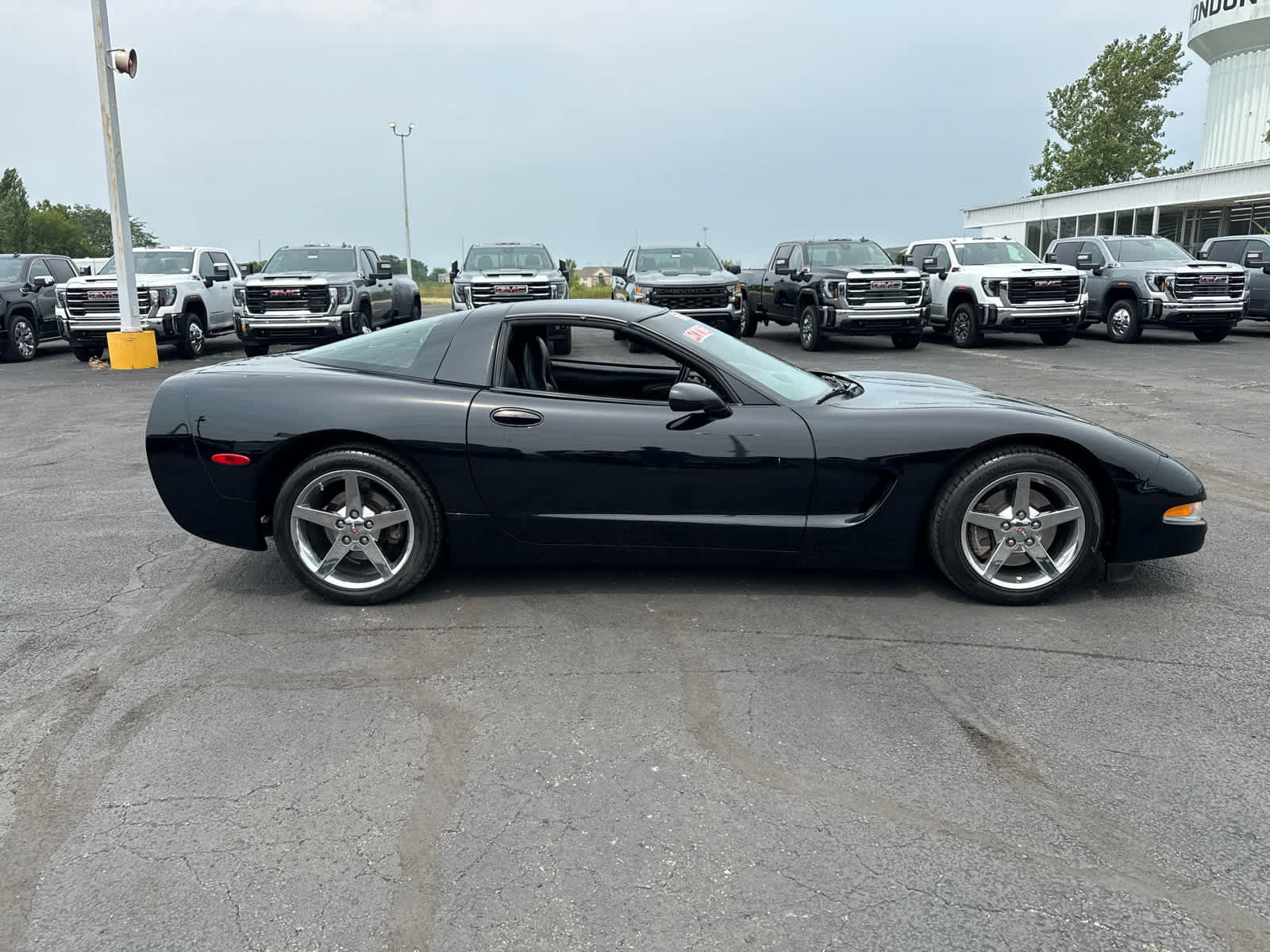 Used 2002 Chevrolet Corvette Coupe w/ Preferred Equipment Group1 RWD image 6
