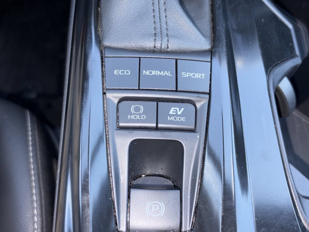 Used 2025 Toyota Camry SE FWD image 18