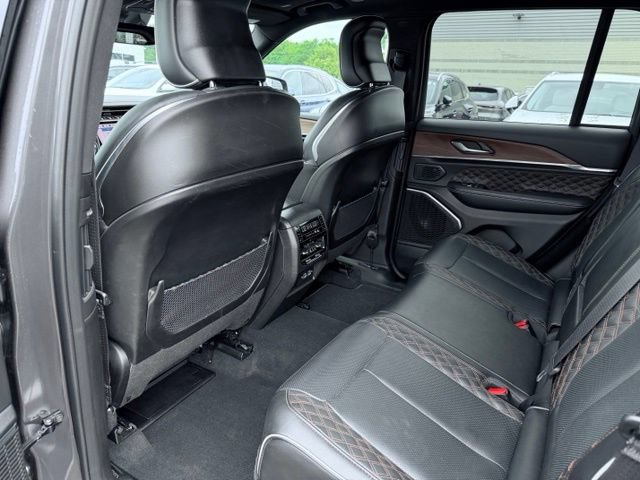 Used 2025 Jeep Grand Cherokee Summit AWD/4WD image 24