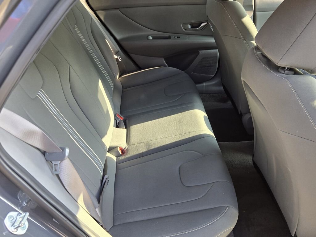 Used 2023 Hyundai Elantra SEL w/ Convenience Package FWD image 12