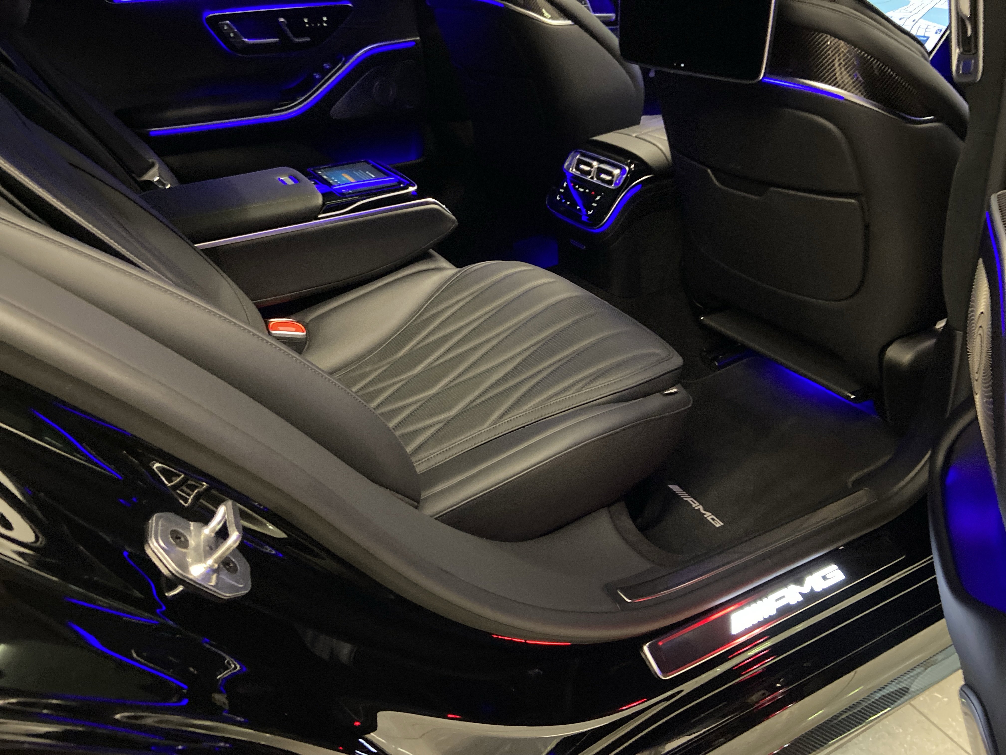 Certified 2024 Mercedes-Benz S 63 AMG S w/ Carbon Fiber Exterior Package image 43