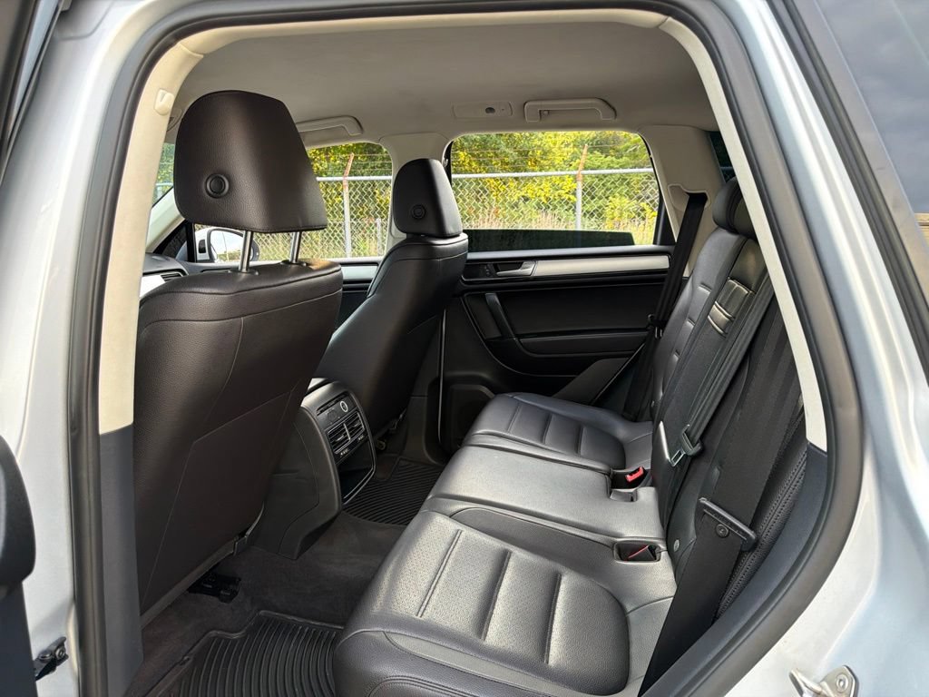 Used 2016 Volkswagen Touareg TDI w/ Technology Pkg AWD/4WD image 21