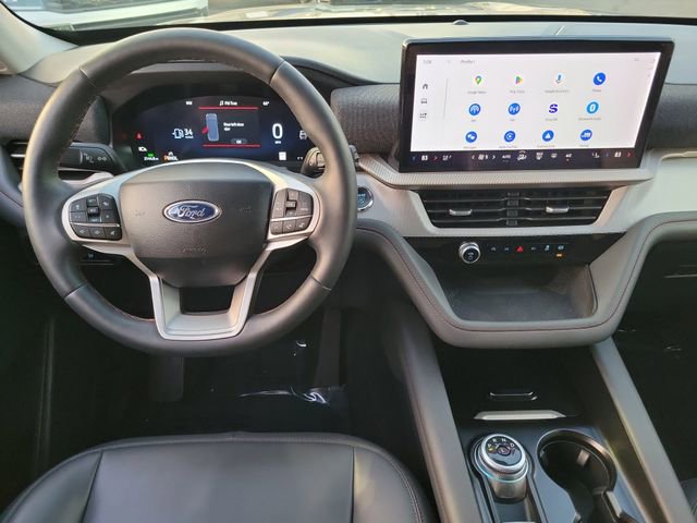 Used 2025 Ford Explorer Active w/ Active Comfort Package image 4
