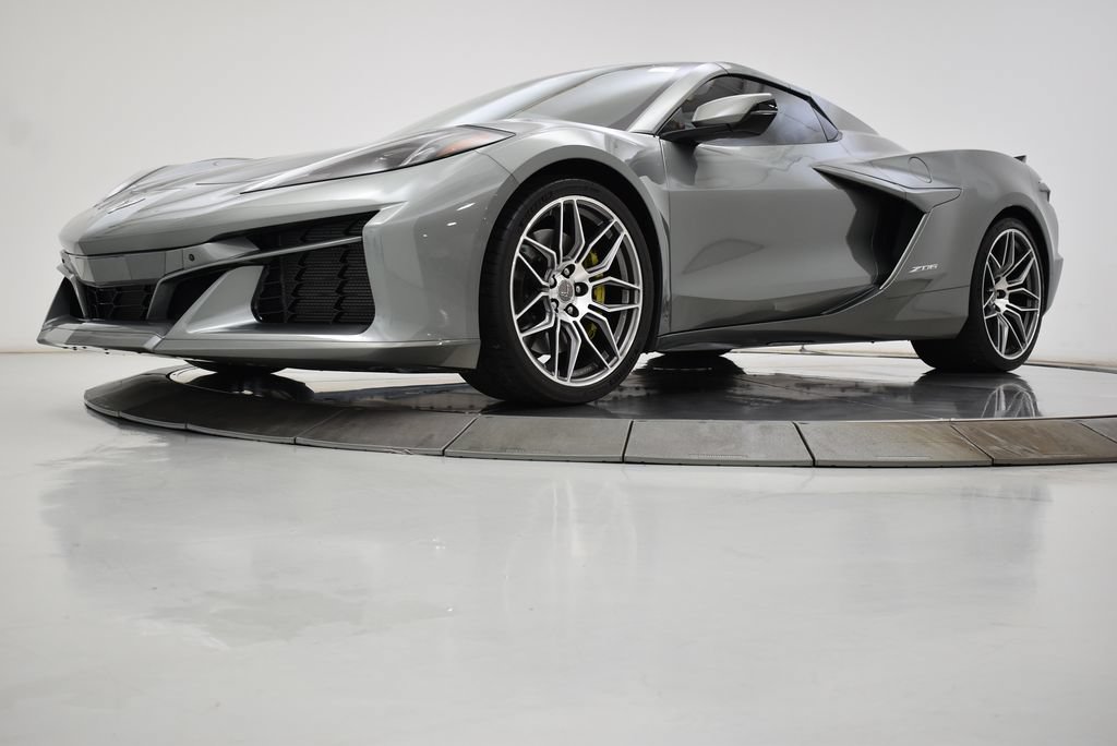 Used 2024 Chevrolet Corvette Z06 RWD image 24