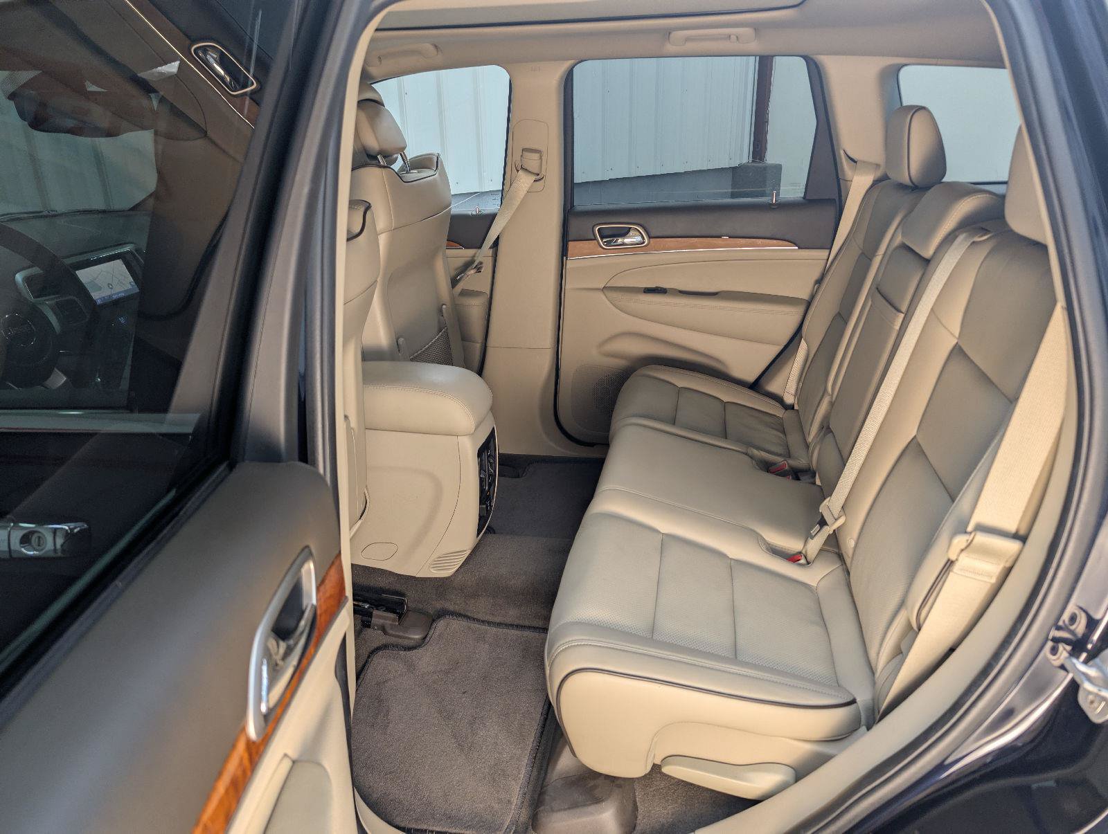 Used 2011 Jeep Grand Cherokee Overland AWD/4WD image 44