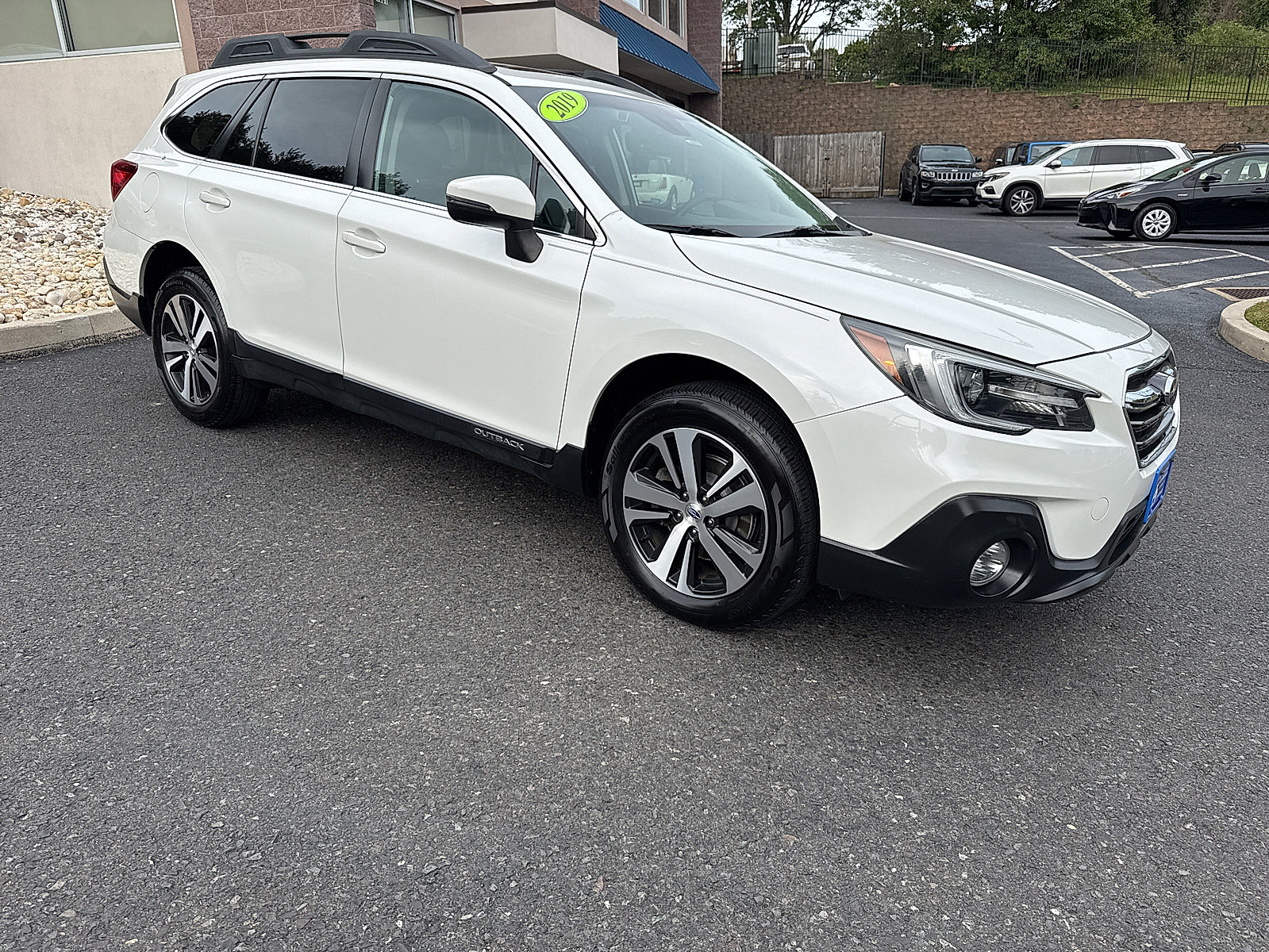 Used 2019 Subaru Outback 2.5i Limited AWD/4WD image 2