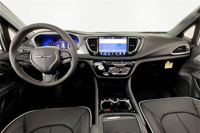 New 2026 Chrysler Pacifica Limited image 6