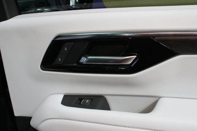 New 2025 Chevrolet Suburban Premier image 11