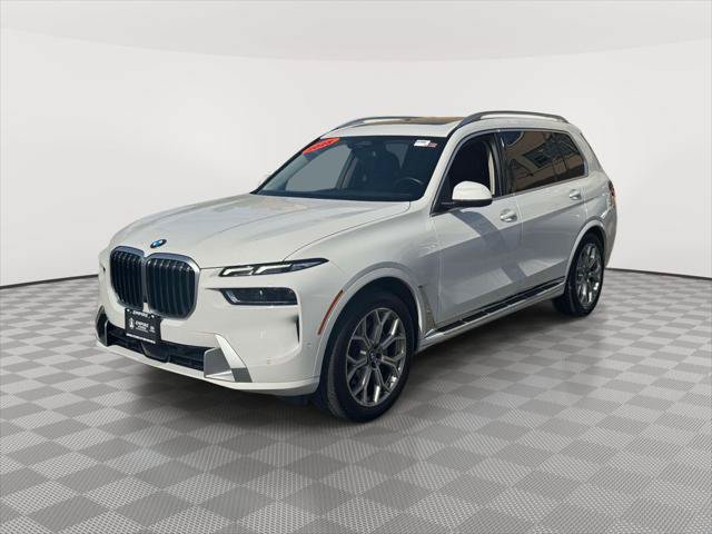 Used 2025 BMW X7 xDrive40i AWD/4WD image 3