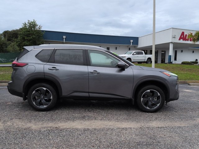 Used 2025 Nissan Rogue SV w/ SV Premium Package FWD image 3