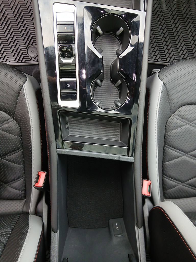 Used 2025 Volkswagen Atlas Peak Edition SE image 26